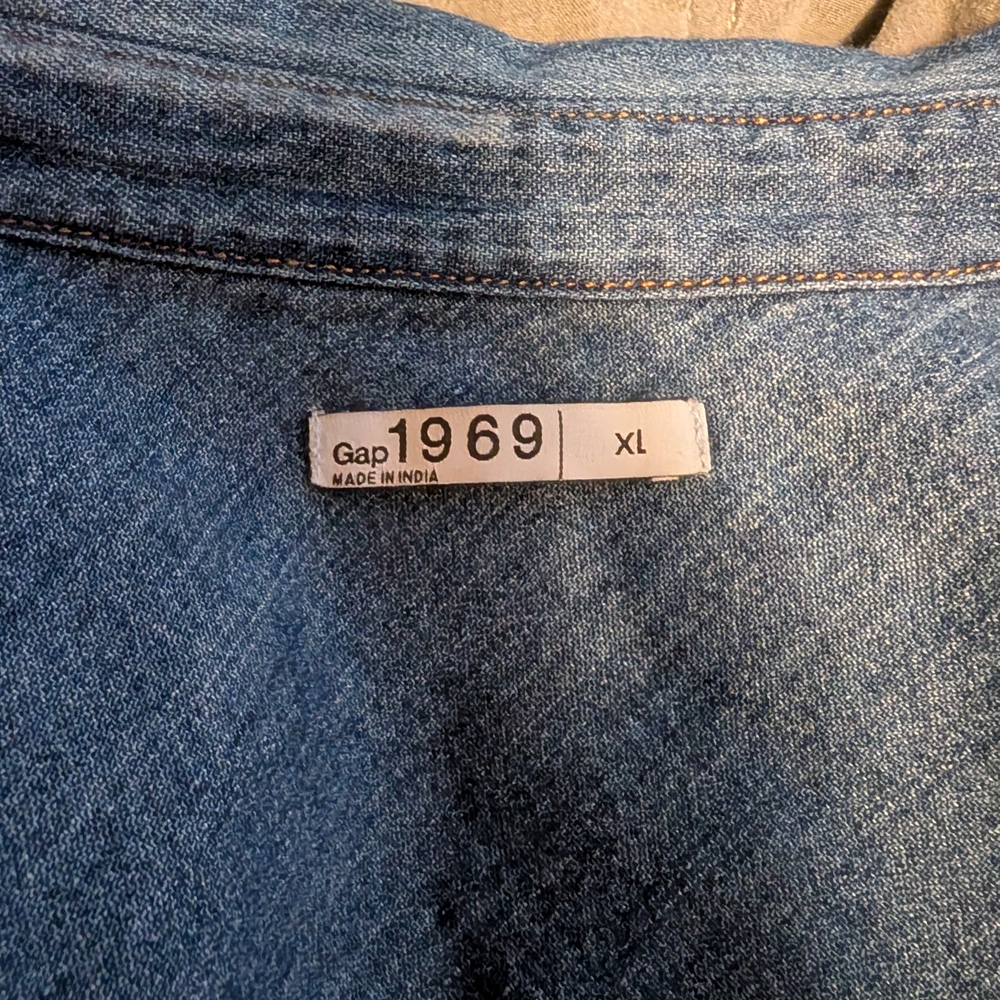 Woman's Gap 1969 Denim Button Down Shirt - Picture 3 of 3